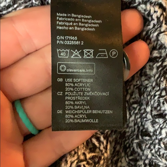 Hooded sweater. H&M. Worn once. - Picture 5 of 5